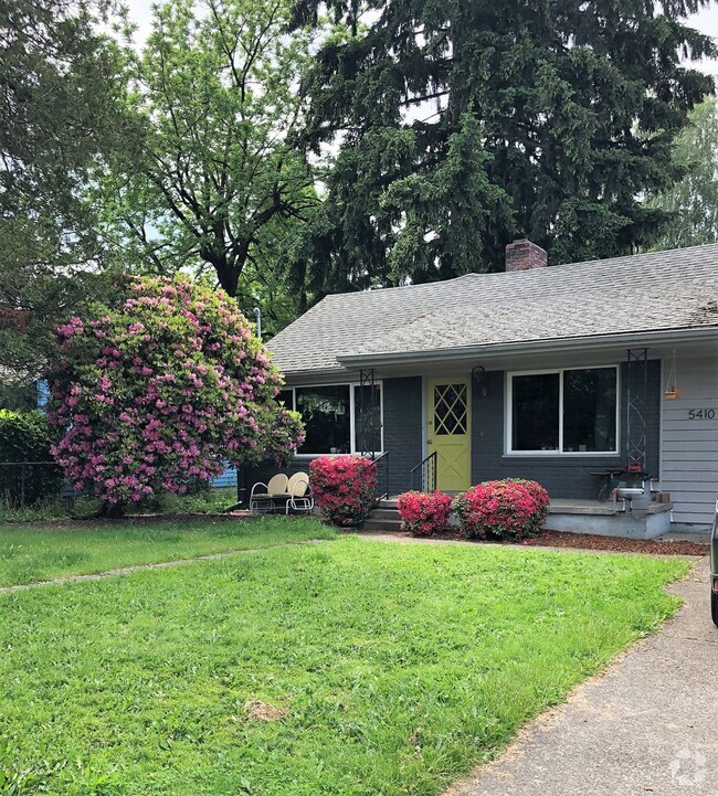 Building Photo - Updated One-Level on Spacious Lot. Backyar... Rental