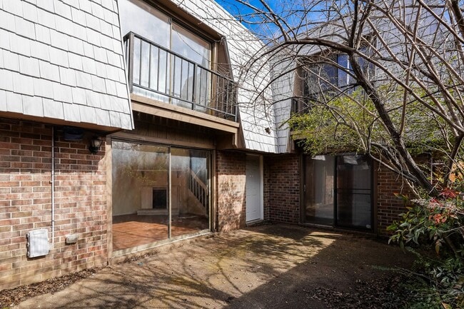 Photo - 136 Cedarwood Ln