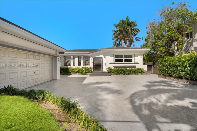 Building Photo - 1025 Belle Meade Island Dr