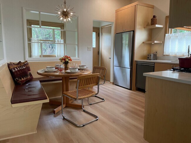 Photo - 506 N 91st St