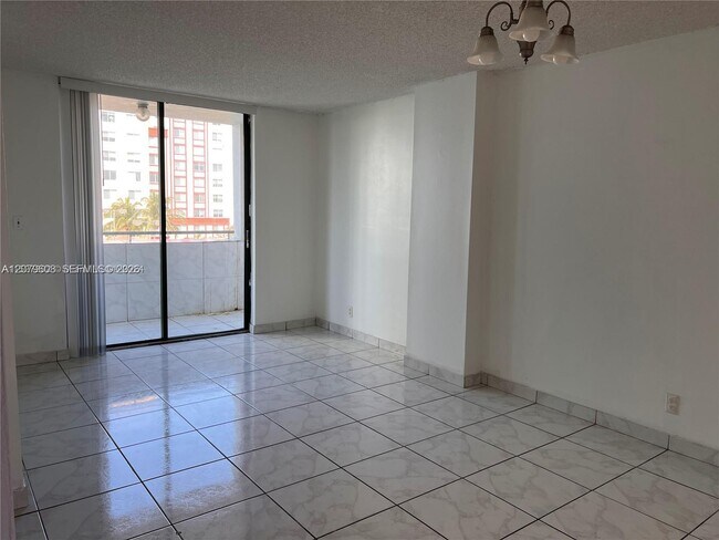 Photo - 546 SW 1st St Unit 611