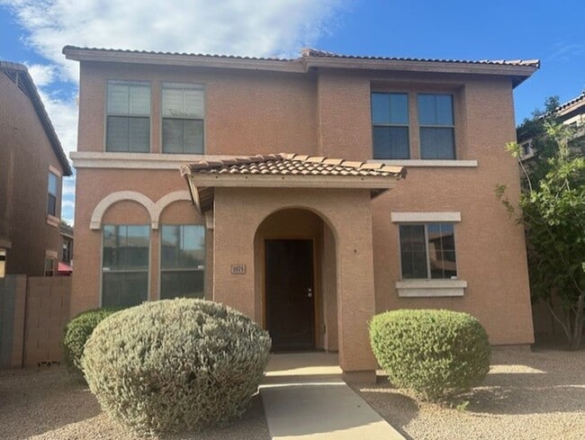 Building Photo - Beautiful 3 bed/2.5 bath home near San Tan...