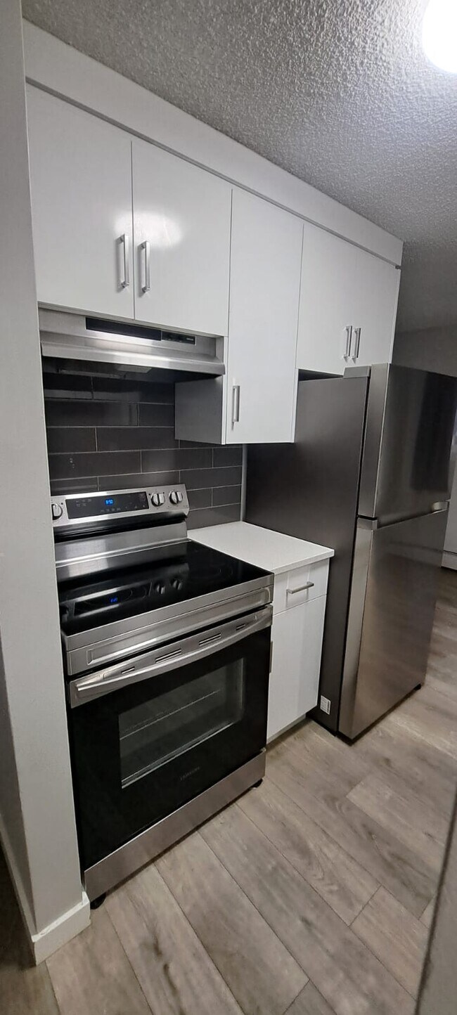 Photo - 8303-100 100 St NW Unit 3