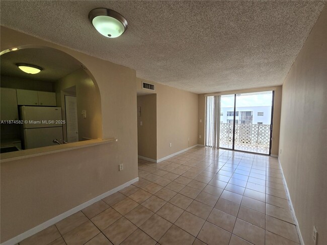 Building Photo - 8185 NW 7th St Unit 506 Rental