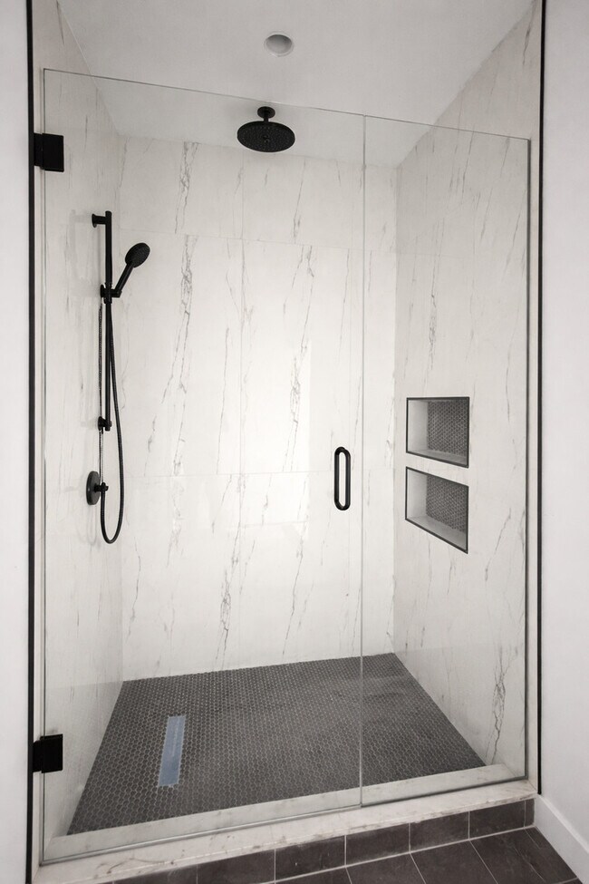 Photo - 3340 W Evergreen Ave Unit 2R