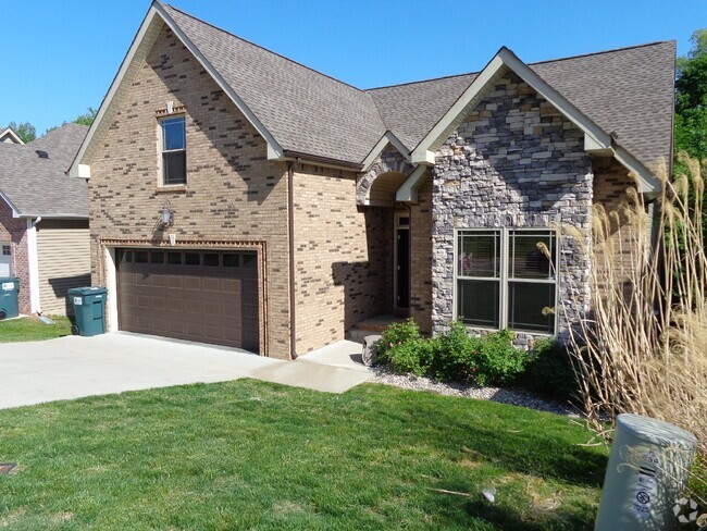 Building Photo - 634 Hidden Valley Dr Rental