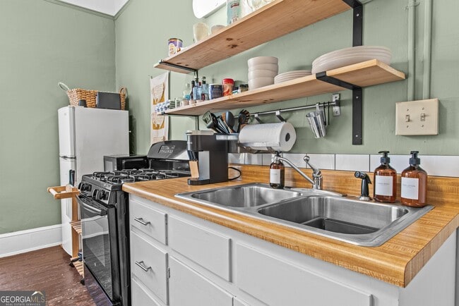 Photo - 693 Boulevard