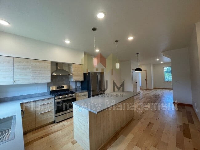 Photo - 1855 S 3rd St W