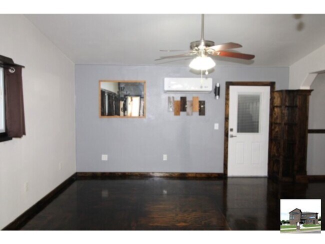 Photo - 2809 Connell St