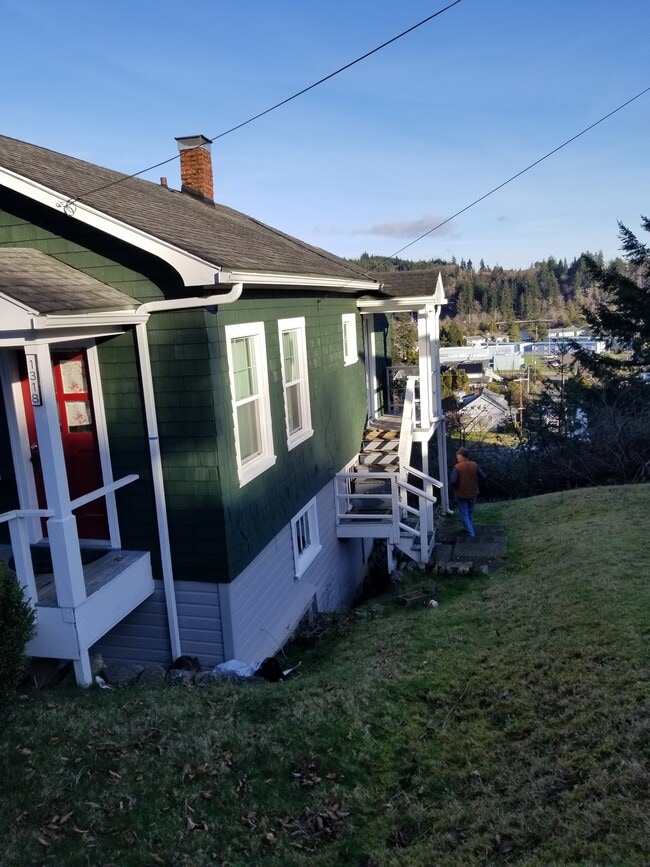 Building Photo - 1318 N C St