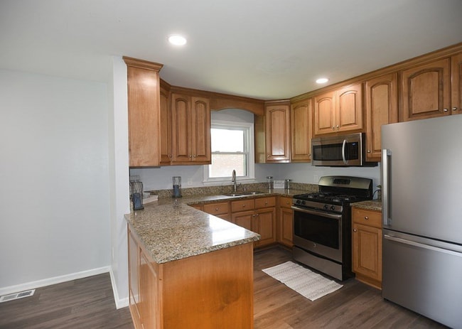 Photo - 2235 Wintergreen Loop S