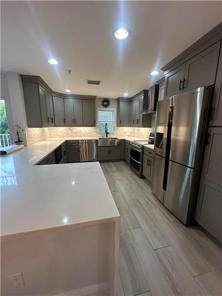 Photo - 445 NE 1st St