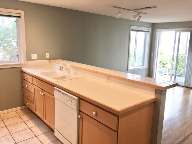 Photo - Gorgeous Queen Anne View Condo Unidad 100