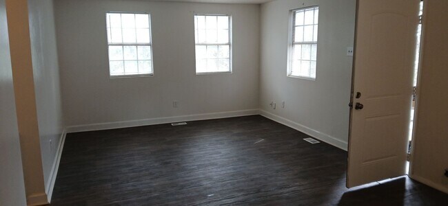 Building Photo - 4926 Francis St Unit B