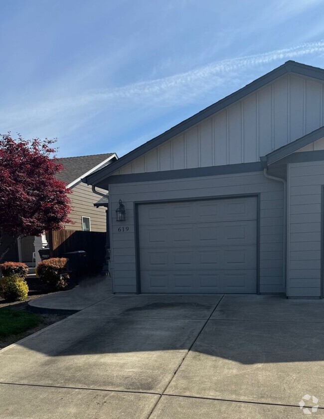 Building Photo - 619-621 Broad St Monmouth, OR 97351 Unit 619 Rental