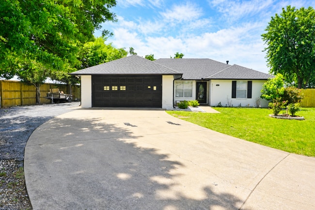 Building Photo - 3 Bed / 2 Bath Home on Cul de Sac in North Rogers - Easy access to 14th St, Shopping, Restaurants!