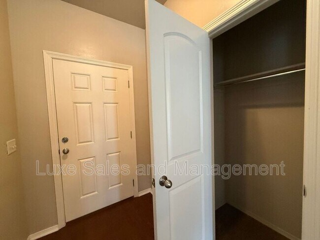 Photo - 2408 Alta Vista Ln