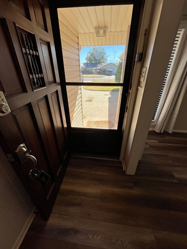 Adorable 3 Bedroom Near LCU! - Adorable 3 Bedroom Near LCU!