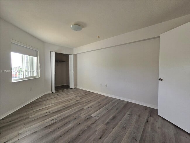 Photo - 637 SW 3rd St Unit 404