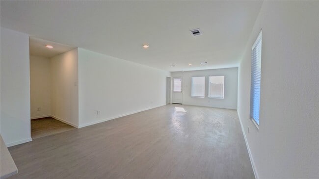 Photo - 16843 Old Wagon Wy