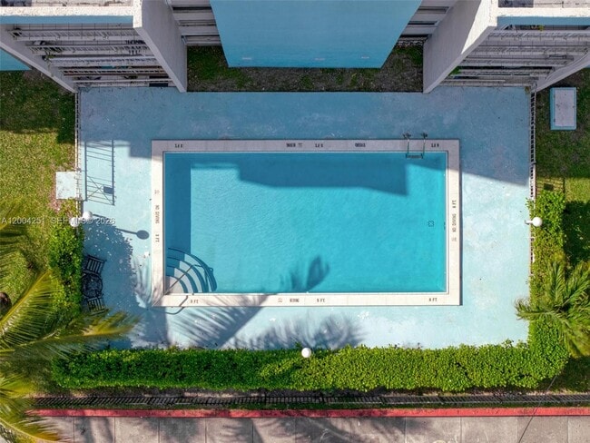 Photo - 140 NW 14th Ave Unit 9