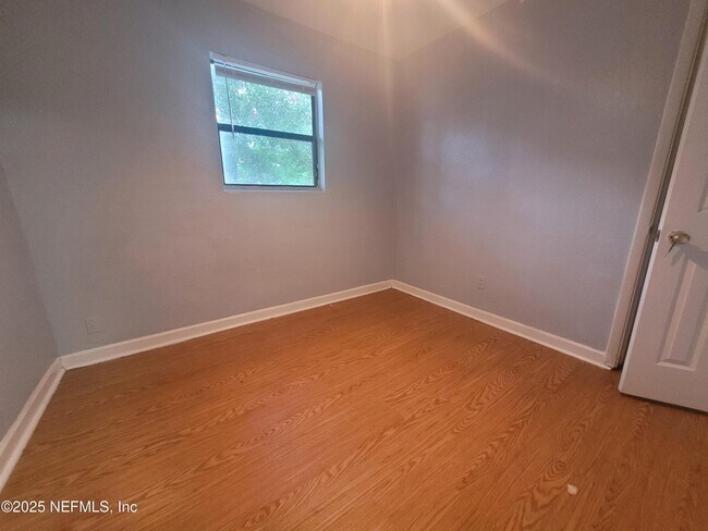 Photo - 2678 Ernest St