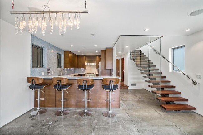 Photo - 419 Venice Way