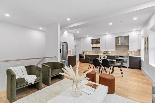 Building Photo - 125 Pleasant St Unit 1##