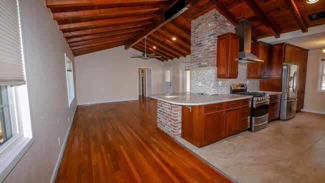 Building Photo - Charming Coastal Single-Family Home – Prime Ocean Beach Location