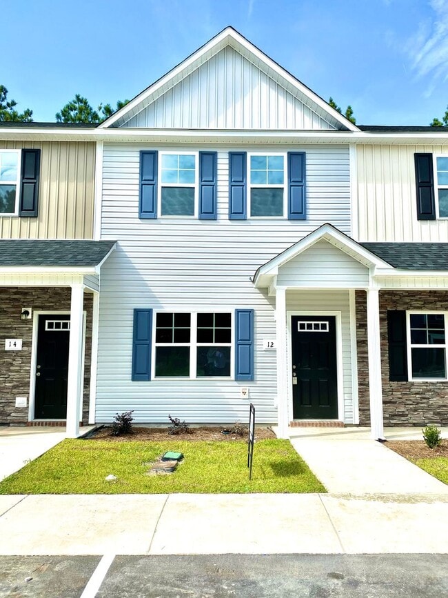 Building Photo - Well maintained Townhome in Piney Green!