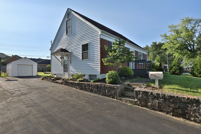 Photo - 5586 Emerson Ave