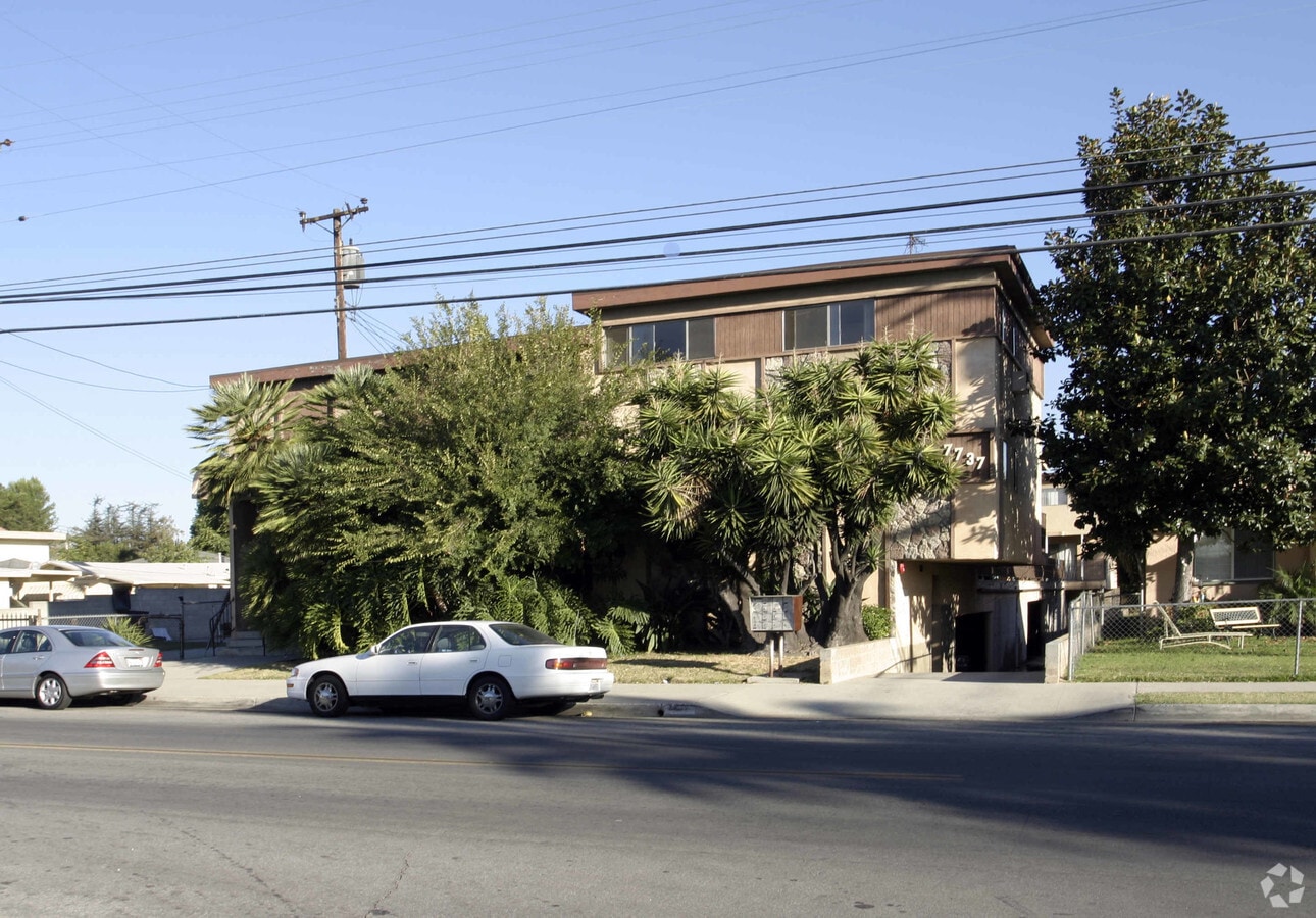 Photo - 7737 Hellman Ave