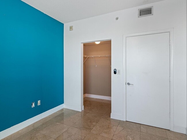 Photo - "Chic 1-Bedroom Retreat in the Heart of Miami - 782 Sq Ft of Comfort!"