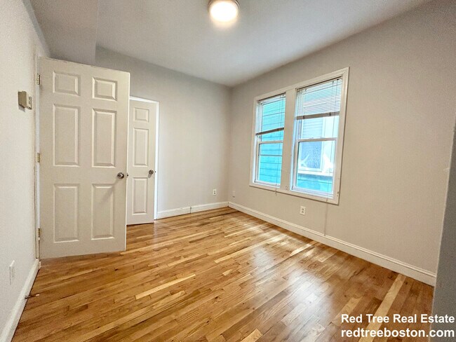 Photo - 733 Parker St Unit 2