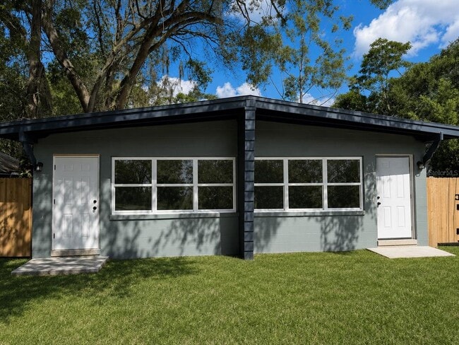 1607 Dauphin Ln
