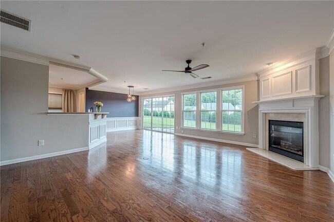 Photo - 300 Balaban Cir