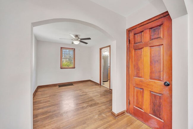 Photo - 8253 Brownsway Ln