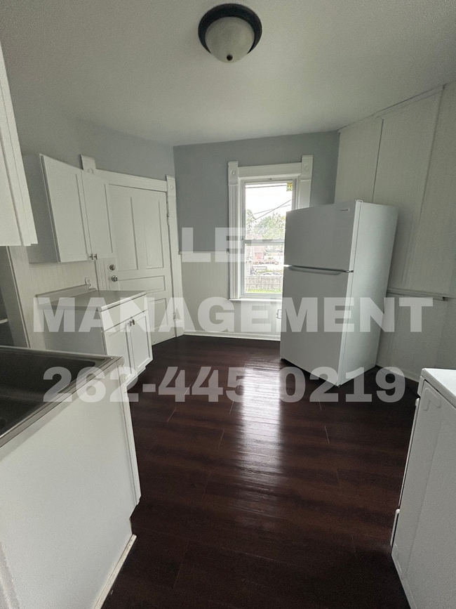 Photo - Spacious 3 Bedroom Upper!