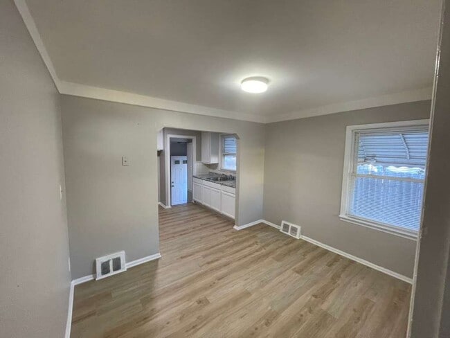 Photo - 20415 Goddard St