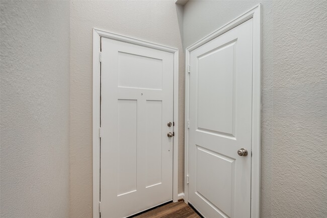 Photo - 221 Pk Pl Cir Unit C