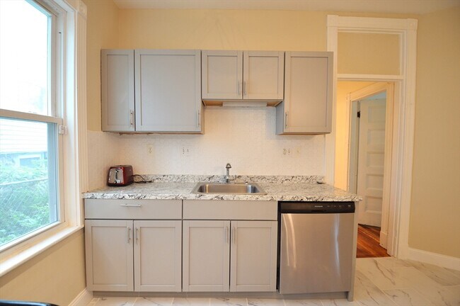 Building Photo - 10 Bucknam St Unit 1 Rental