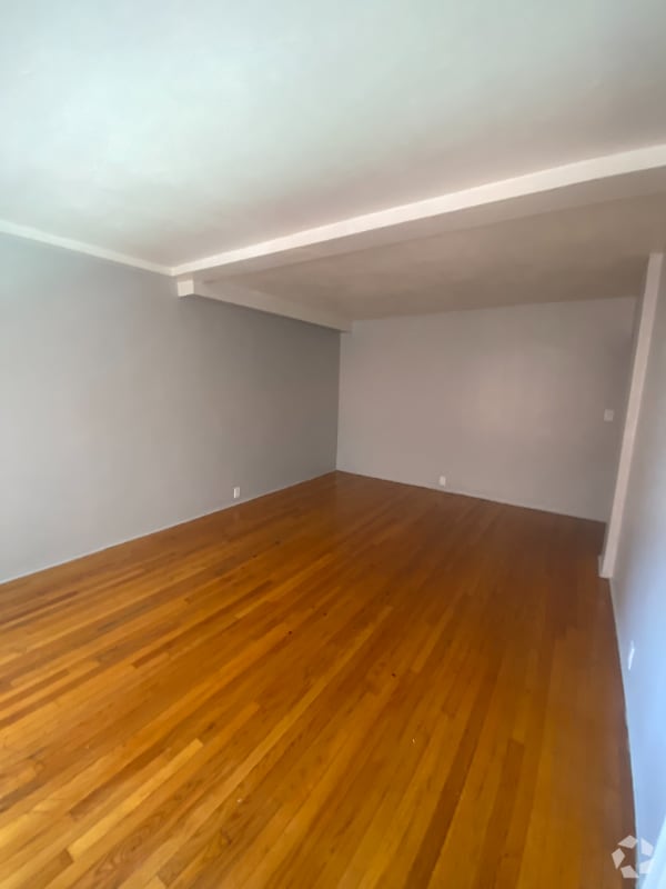 Building Photo - 7 May St Rental