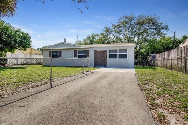 Building Photo - 800 N 64th Ave Rental