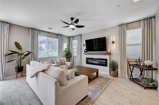 Photo - 372 Silva Pl