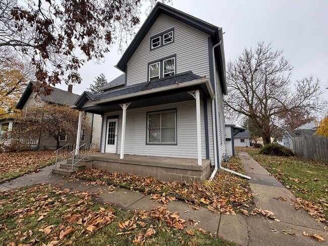 Building Photo - 1116 12th Ave Unit #2