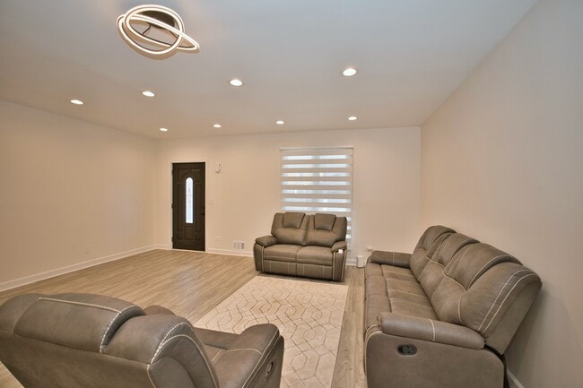 Photo - 4616 N Kostner Ave