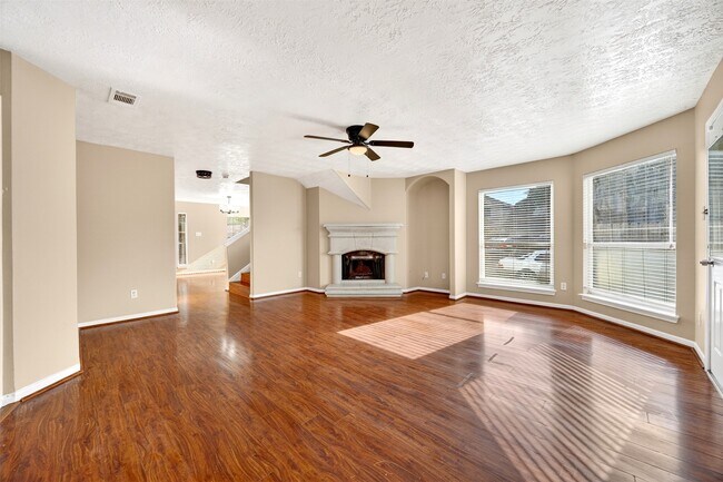Photo - 15014 Middle Oaks Blvd