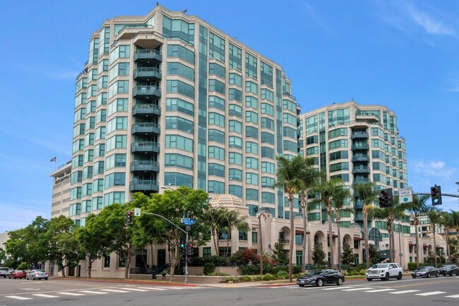 Building Photo - Exquisite Banker's Hill 3-Bedroom with Dir... Unit #Th03