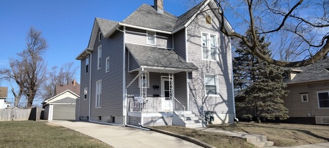 Building Photo - 488 Columbia Ave Unit 1