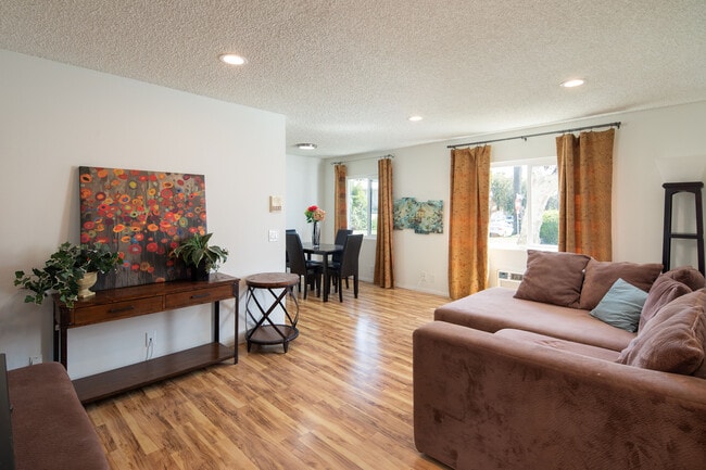 Building Photo - 11905 Avon Way Unit 101 Rental